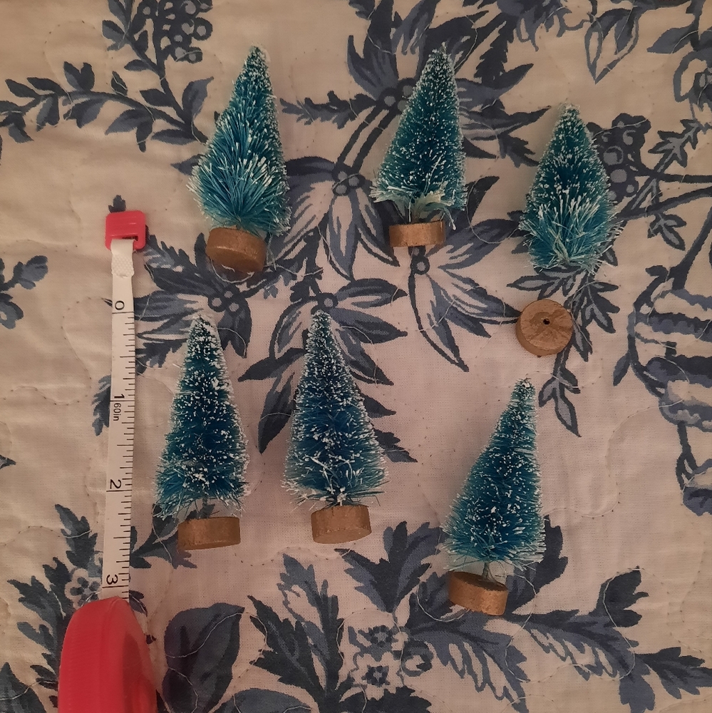 Bottle Brush Trees x6 (One Broken)